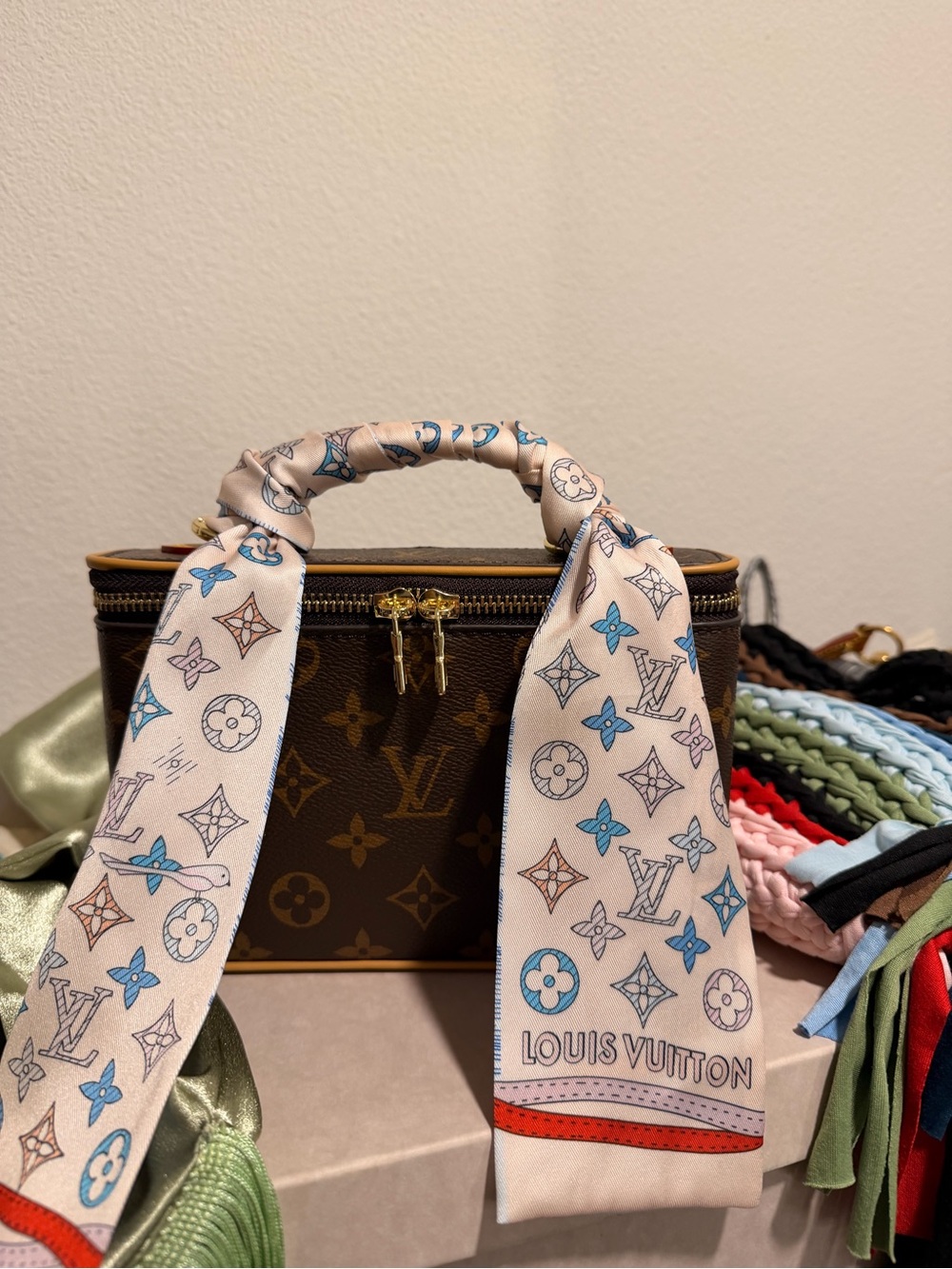 LV Monogram Vanity Nice Beauty with Logo Scarf. FAUX N O T R E A L